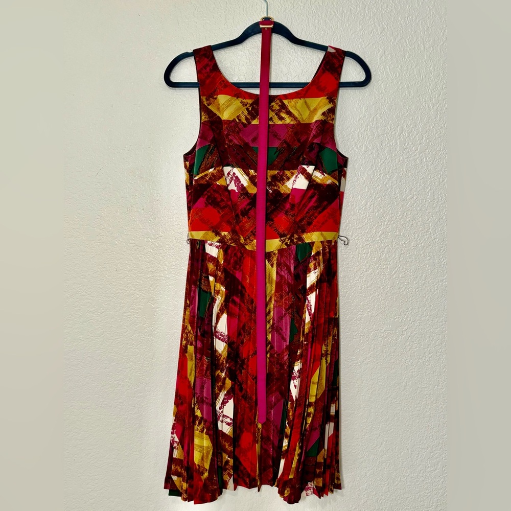 Trina Turk Accordion pleat dress Size 6 100% Silk